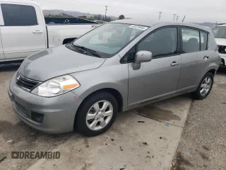 2010 Nissan Versa S z VIN 3N1BC1CPXAL467982, wystawiony jako Copart lot #58525655 z przebiegiem 139 088 mil mil oraz Szkoda całkowita • Salvage title. Historia ofert i sprzedaży dostępna na DreamBid. Obrazek 1.