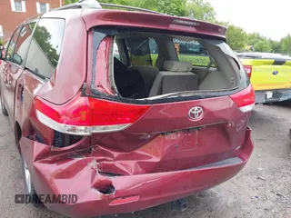 2011 Toyota Sienna LE AAS z VIN 5TDKK3DC1BS023229, wystawiony jako IAAI lot #42326263 z przebiegiem 249 693 mil mil oraz . Historia ofert i sprzedaży dostępna na DreamBid. Obrazek 6.