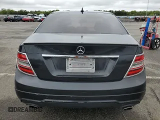2012 Mercedes-Benz C 300 Sport z VIN WDDGF8BB8CR193000, wystawiony jako Copart lot #58713895 z przebiegiem 144 622 mil mil oraz Szkoda całkowita • Salvage title. Historia ofert i sprzedaży dostępna na DreamBid. Obrazek 6.