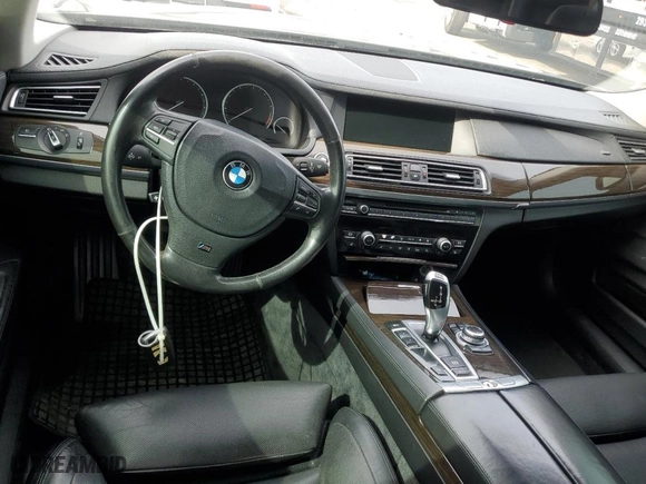 2009 BMW 7 Series 750i with VIN WBAKA83559CY33667, listed as a Copart auction lot 47262285 with 111,879 mi miles and Clean Title. Bid and sale history available at carsss.com. Image 8.