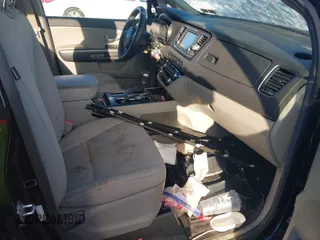 2019 Kia Sedona L with VIN KNDMA5C11K6539162, listed as a IAAI auction lot 41150477 with 76,847 mi miles. Bid and sale history available at carsss.com. Image 5.