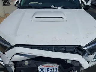 2018 Toyota 4Runner SR5 with VIN JTEBU5JR8J5543622, listed as a IAAI auction lot 41770031 with 101,272 mi miles. Bid and sale history available at carsss.com. Image 10.