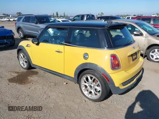 2007 MINI Hardtop S с VIN WMWMF73517TV31617, выставлен на аукционе IAAI как лот 42586579 с пробегом Не указан миль и . История ставок и продаж доступна на DreamBid. Изображение 3.