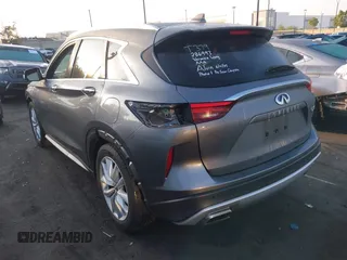 2019 Infiniti QX50 Essential z VIN 3PCAJ5M11KF114918, wystawiony jako IAAI lot #42574959 z przebiegiem 70 315 mil mil oraz . Historia ofert i sprzedaży dostępna na DreamBid. Obrazek 3.