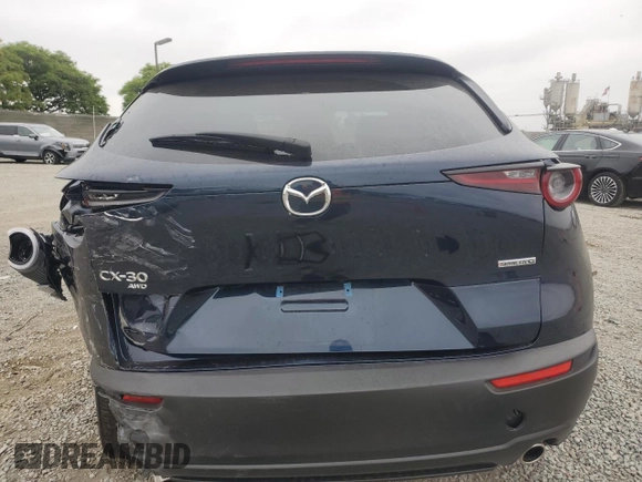 2024 Mazda CX-30 S Preferred z VIN 3MVDMBCM2RM658640, wystawiony jako Copart lot #58672425 z przebiegiem 7 977 mil mil oraz Szkoda całkowita • Salvage title. Historia ofert i sprzedaży dostępna na DreamBid. Obrazek 6.