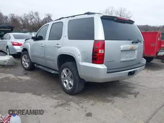 2013 Chevrolet Tahoe LT z VIN 1GNSKBE08DR166024, wystawiony jako IAAI lot #41768851 z przebiegiem 198 302 mil mil oraz . Historia ofert i sprzedaży dostępna na DreamBid. Obrazek 3.