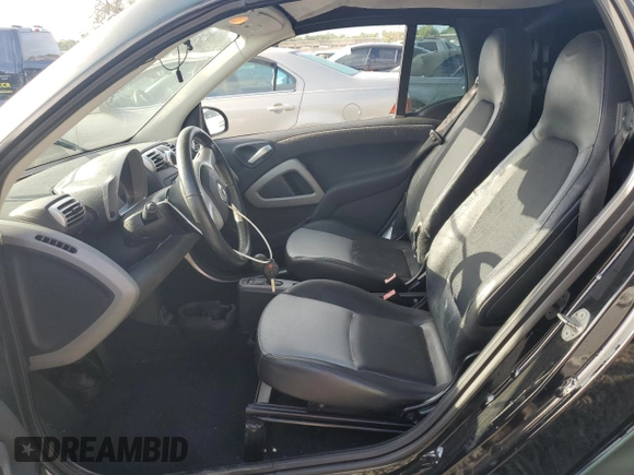 2009 Smart fortwo Passion z VIN WMEEK31X89K289001, wystawiony jako Copart lot #51781925 z przebiegiem 79 742 mil mil oraz Szkoda całkowita • Salvage title. Historia ofert i sprzedaży dostępna na DreamBid. Obrazek 7.