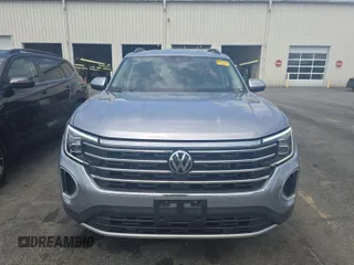 2024 Volkswagen Atlas SE z VIN 1V2HR2CA4RC558128, wystawiony jako IAAI lot #42852874 z przebiegiem 23 623 mil mil oraz . Historia ofert i sprzedaży dostępna na DreamBid. Obrazek 2.