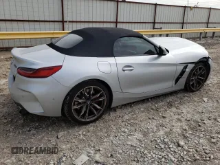 2022 BMW Z4 sDriveM40i with VIN WBAHF9C08NWX40835, listed as a Copart auction lot 68417882 with 9,165 mi miles. Bid and sale history available at carsss.com. Image 3.