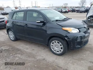 2012 Scion xD z VIN JTKKU4B44C1019954, wystawiony jako IAAI lot #41983541 z przebiegiem 105 575 mil mil oraz . Historia ofert i sprzedaży dostępna na DreamBid. Obrazek 1.