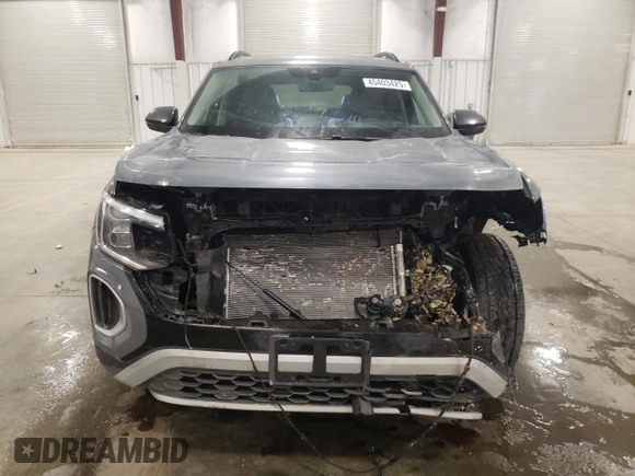 2024 Volkswagen Atlas Peak Edition SE with VIN 1V2CR2CA4RC581662, listed as a Copart auction lot 45403425 with 8,151 mi miles and Salvage title. Bid and sale history available at DreamBid. Image 5.