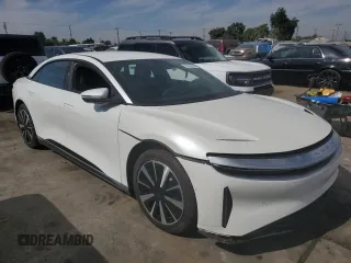 2023 Lucid Air Pure z VIN 50EA1PFA1PA006707, wystawiony jako Copart lot #76025394 z przebiegiem Nie podano mil oraz Szkody całkowita. Historia ofert i sprzedaży dostępna na DreamBid. Obrazek 4.