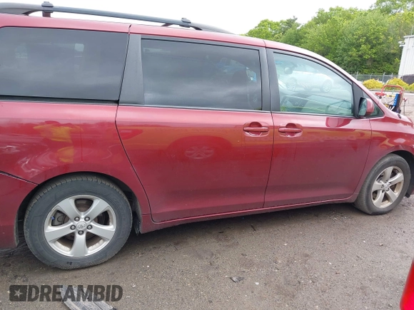 2011 Toyota Sienna LE AAS z VIN 5TDKK3DC1BS023229, wystawiony jako IAAI lot #42326263 z przebiegiem 249 693 mil mil oraz . Historia ofert i sprzedaży dostępna na DreamBid. Obrazek 13.