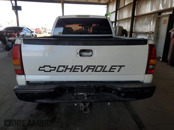 2000 Chevrolet Silverado 1500 with VIN 2GCEC19W0Y1310868, listed as a Copart auction lot 52819815 with 348,088 mi miles and Salvage Title. Bid and sale history available at DreamBid. Image 6.