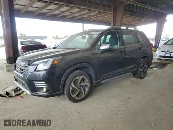 2024 Subaru Forester Touring z VIN JF2SKAMC0RH429197, wystawiony jako Copart lot #50842975 z przebiegiem 7 050 mil mil oraz Szkoda całkowita • Salvage title. Historia ofert i sprzedaży dostępna na DreamBid. Obrazek 1.
