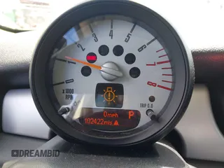 2012 MINI Hardtop с VIN WMWSU3C50CT255544, выставлен на аукционе IAAI как лот 42533243 с пробегом 102 422 миль миль и . История ставок и продаж доступна на DreamBid. Изображение 7.