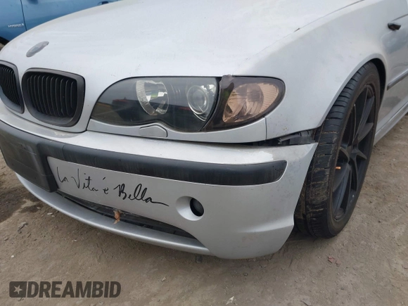 2003 BMW 3 Series 325i with VIN WBAAZ33403PH31680, listed as a IAAI auction lot 41726073 with 214,623 mi miles. Bid and sale history available at carsss.com. Image 6.