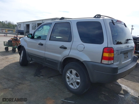 2004 Ford Escape XLT with VIN 1FMYU03184KB74819, listed as a IAAI auction lot 41838482 with 223,651 mi miles. Bid and sale history available at carsss.com. Image 3.