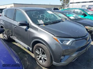 2018 Toyota RAV4 XLE with VIN 2T3WFREVXJW463701, listed as a IAAI auction lot 41599033 with NaN miles. Bid and sale history available at carsss.com. Image 1.