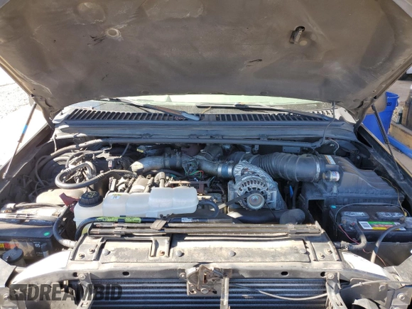2001 Ford Excursion XLT z VIN 1FMNU40F41EC98171, wystawiony jako Copart lot #80481134 z przebiegiem 284 512 mil mil oraz Czysty tytuł • Clean title. Historia ofert i sprzedaży dostępna na DreamBid. Obrazek 11.