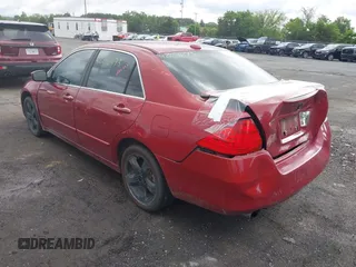 2007 Honda Accord EX-L z VIN 1HGCM65567A003449, wystawiony jako IAAI lot #42296473 z przebiegiem 261 602 mil mil oraz . Historia ofert i sprzedaży dostępna na DreamBid. Obrazek 3.