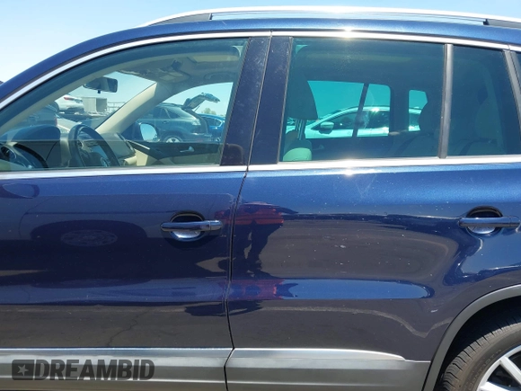 2015 Volkswagen Tiguan SE with VIN WVGAV7AX8FW595806, listed as a IAAI auction lot 42644395 with 51,638 mi miles and . Bid and sale history available at DreamBid. Image 15.