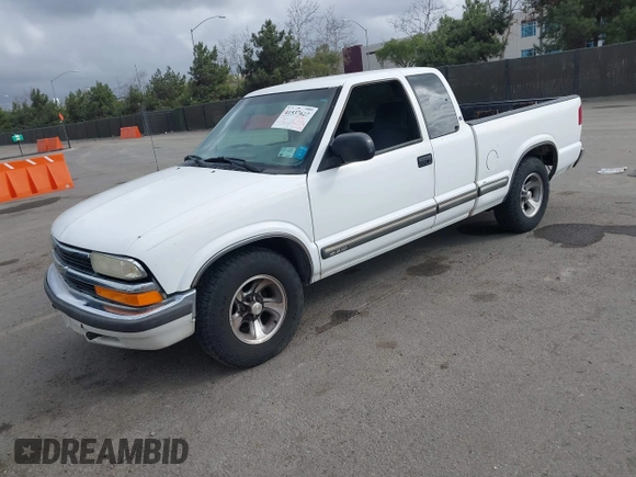 2000 Chevrolet S-10 LS with VIN 1GCCS19W7Y8289167, listed as a IAAI auction lot 41537625 with 224,481 mi miles. Bid and sale history available at carsss.com. Image 17.