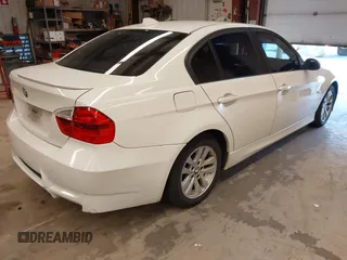 2007 BMW 3 Series 328xi с VIN WBAVC93537KX53235, выставлен на аукционе IAAI как лот 42859757 с пробегом 139 575 миль миль и . История ставок и продаж доступна на DreamBid. Изображение 4.