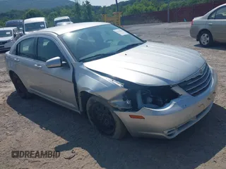 2007 Chrysler Sebring z VIN 1C3LC46K17N522352, wystawiony jako IAAI lot #42346460 z przebiegiem 157 745 mil mil oraz . Historia ofert i sprzedaży dostępna na DreamBid. Obrazek 1.