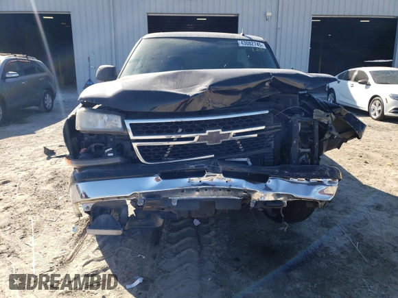 2006 Chevrolet Silverado 1500 LT1 with VIN 1GCEC19T06Z154227, listed as a Copart auction lot 43082745 with 197,982 mi miles and Salvage Title. Bid and sale history available at DreamBid. Image 5.