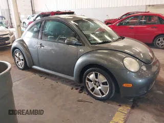 2002 Volkswagen New Beetle Coupe S with VIN 3VWFE21C72M440584, listed as a IAAI auction lot 41265752 with 190,102 mi miles. Bid and sale history available at carsss.com. Image 1.