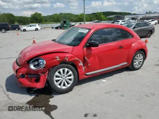 2017 Volkswagen Beetle Fleet z VIN 3VWF17AT7HM627079, wystawiony jako Copart lot #54294245 z przebiegiem 118 800 mil mil oraz Szkody całkowita. Historia ofert i sprzedaży dostępna na DreamBid. Obrazek 1.
