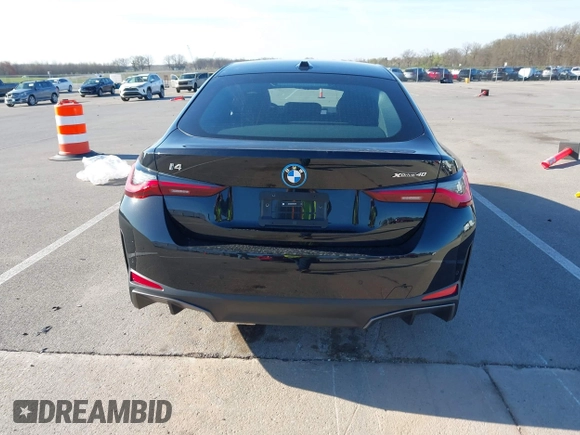 2024 BMW i4 xDrive40 z VIN WBY83FB05RFS69775, wystawiony jako IAAI lot #42079067 z przebiegiem 4 607 mil mil oraz . Historia ofert i sprzedaży dostępna na DreamBid. Obrazek 16.