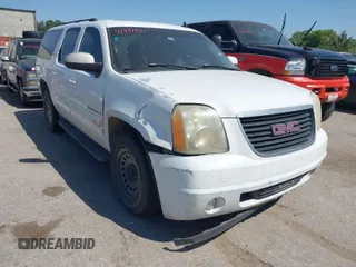 2007 GMC Yukon XL SLT with VIN 1GKFC16017J218410, listed as a IAAI auction lot 41981881 with 209,721 mi miles. Bid and sale history available at carsss.com. Image 1.