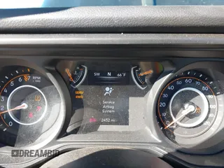 2024 Jeep Gladiator Sport S с VIN 1C6HJTAG6RL111586, выставлен на аукционе IAAI как лот 41833397 с пробегом 2 452 миль миль и . История ставок и продаж доступна на DreamBid. Изображение 7.