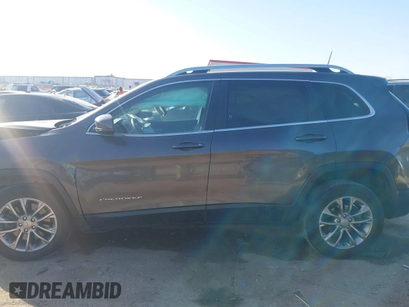 2020 Jeep Cherokee Latitude Plus with VIN 1C4PJLLB1LD623909, listed as a IAAI auction lot 41233277 with 134,889 mi miles. Bid and sale history available at carsss.com. Image 13.