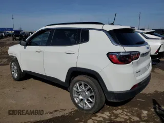 2024 Jeep Compass Latitude Lux z VIN 3C4NJDFN7RT104207, wystawiony jako Copart lot #47723925 z przebiegiem 14 935 mil mil oraz Szkoda całkowita • Salvage title. Historia ofert i sprzedaży dostępna na DreamBid. Obrazek 2.