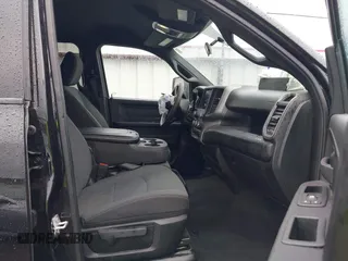 2023 Ram 2500 Tradesman z VIN 3C6UR5CL9PG593221, wystawiony jako IAAI lot #41959202 z przebiegiem 29 303 mil mil oraz . Historia ofert i sprzedaży dostępna na DreamBid. Obrazek 5.