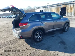 2019 Toyota Highlander LE with VIN 5TDBZRFH0KS960077, listed as a IAAI auction lot 41222178 with 125,800 mi miles and . Bid and sale history available at DreamBid. Image 4.