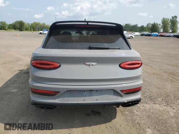 2022 Bentley Bentayga V8 z VIN SJAAM2ZVXNC013736, wystawiony jako Copart lot #67453664 z przebiegiem 22 660 mil mil oraz Nie do naprawy. Historia ofert i sprzedaży dostępna na DreamBid. Obrazek 6.