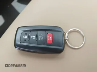 2025 Toyota RAV4 XLE Premium z VIN 2T3A1RFV7SW514631, wystawiony jako IAAI lot #42247225 z przebiegiem 4 815 mil mil oraz . Historia ofert i sprzedaży dostępna na DreamBid. Obrazek 11.
