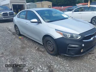 2019 Kia Forte LXS z VIN 3KPF24AD3KE007757, wystawiony jako IAAI lot #42824642 z przebiegiem 168 520 mil mil oraz . Historia ofert i sprzedaży dostępna na DreamBid. Obrazek 1.