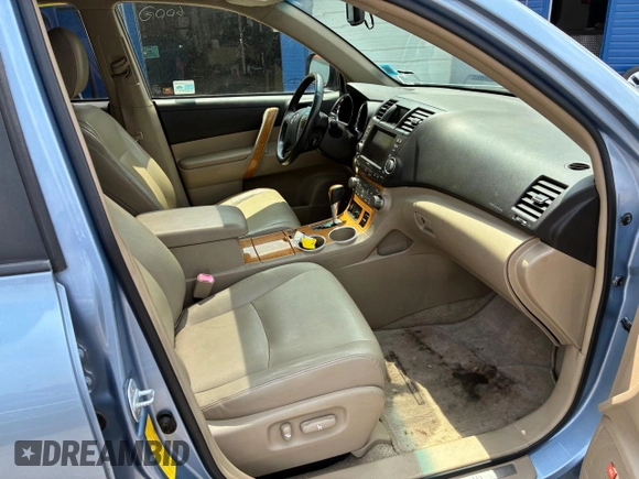 2008 Toyota Highlander Limited z VIN JTEEW44A282025881, wystawiony jako Copart lot #60884735 z przebiegiem 199 855 mil mil oraz Czysty tytuł • Clean title. Historia ofert i sprzedaży dostępna na DreamBid. Obrazek 5.