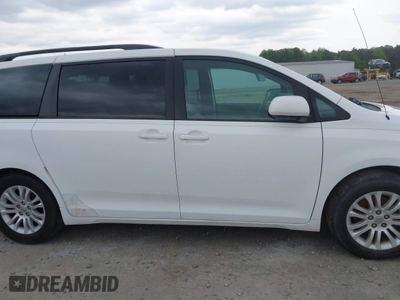 2011 Toyota Sienna XLE AAS with VIN 5TDYK3DC3BS161414, listed as a IAAI auction lot 41124705 with 167,364 mi miles. Bid and sale history available at carsss.com. Image 13.