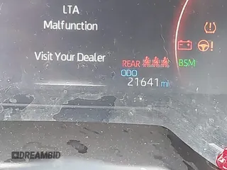 2024 Toyota RAV4 XLE Premium z VIN 2T3C1RFV5RC273009, wystawiony jako IAAI lot #42203695 z przebiegiem 21 641 mil mil oraz . Historia ofert i sprzedaży dostępna na DreamBid. Obrazek 15.