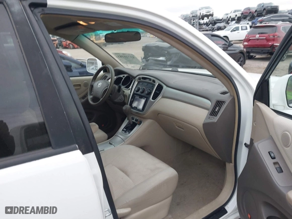 2006 Toyota Highlander with VIN JTEGP21A860101367, listed as a IAAI auction lot 41316085 with 172,426 mi miles. Bid and sale history available at carsss.com. Image 5.