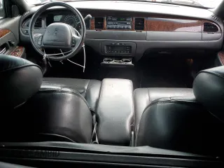 2000 Lincoln Town Car Executive с VIN 1L1FM81W8YY771526, выставлен на аукционе Copart как лот 65654725 с пробегом 51 048 миль миль и Чистый • Clean title. История ставок и продаж доступна на DreamBid. Изображение 8.