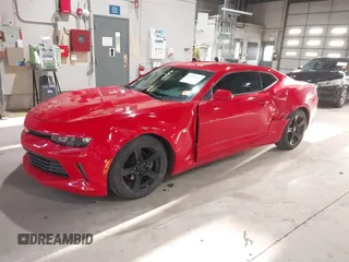 2018 Chevrolet Camaro 1LT z VIN 1G1FB1RS1J0110368, wystawiony jako IAAI lot #41972917 z przebiegiem 104 105 mil mil oraz . Historia ofert i sprzedaży dostępna na DreamBid. Obrazek 17.