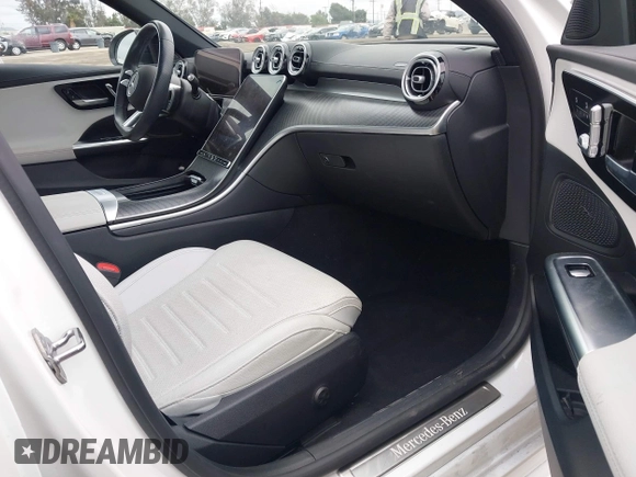2023 Mercedes-Benz C 300 z VIN W1KAF4GB3PR121215, wystawiony jako IAAI lot #42068171 z przebiegiem 15 082 mil mil oraz . Historia ofert i sprzedaży dostępna na DreamBid. Obrazek 5.