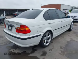 2005 BMW 3 Series 325i with VIN WBAEV33495KX09686, listed as a IAAI auction lot 42040947 with 125,221 mi miles and . Bid and sale history available at DreamBid. Image 4.